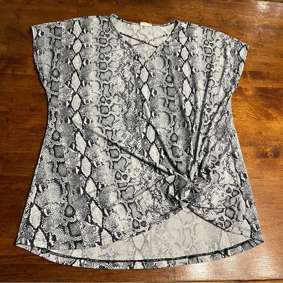 Be Stage knot front black white gray snakeskin top size XL - Picture 1 of 6